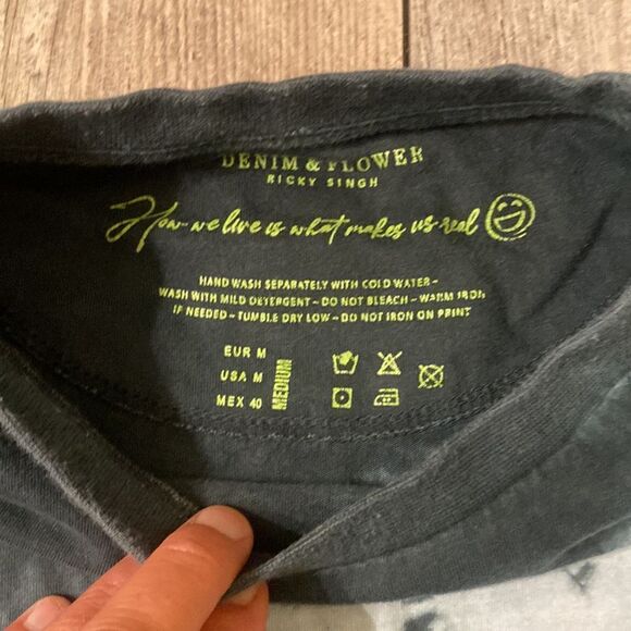 Denim & Flowers Ricky Singh Size Medium Tye Dye Tee Into The Light - Picture 3 of 5